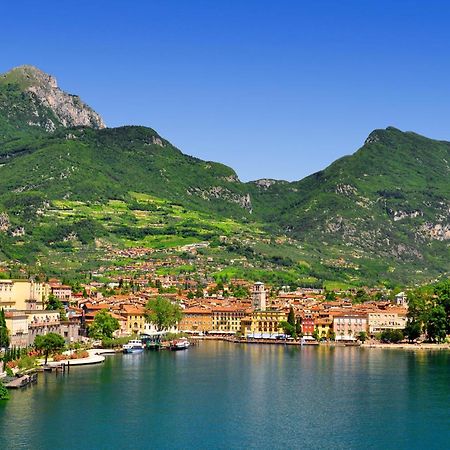 Appartamento Lara - Happy Rentals Riva del Garda Exterior photo